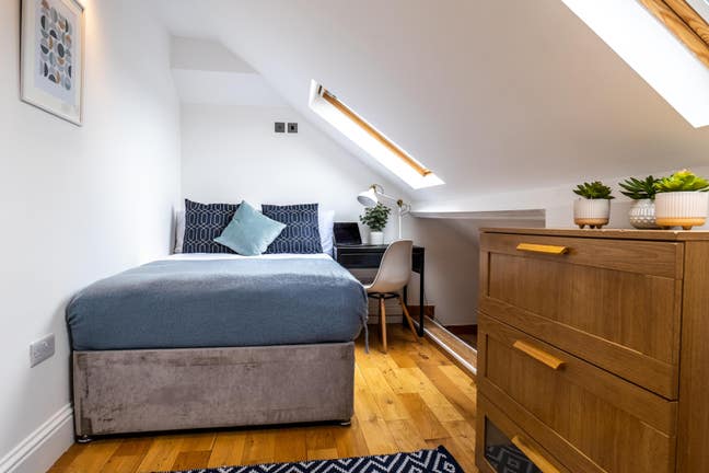 All Female Household | 1 Min  to Hospital Main Photo