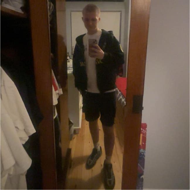 Looking for room Main Photo
