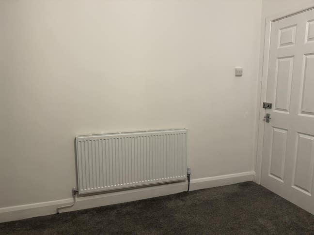 Bedroom for rent Main Photo
