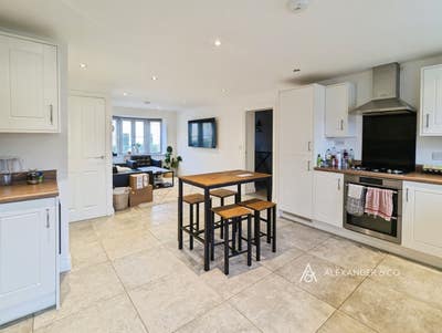 2 x Single Rooms to Let in Kingsmere, Bicester Main Photo