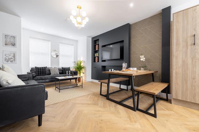 2 Fantastic En-Suite Rooms in Luxury HMO - BT5! Main Photo