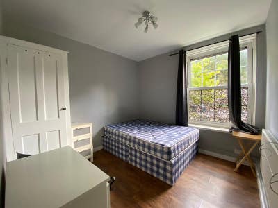 2 Lovely roomS in Wandsworth Road ! AV. 1/9 !! Main Photo