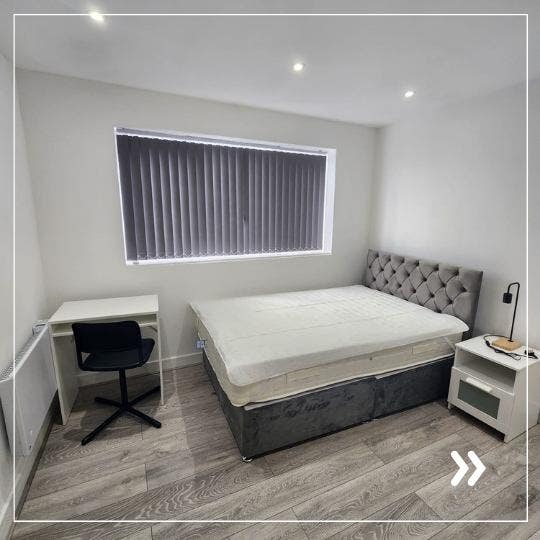Double-Bedroom En-Suite, LS3 1DT Main Photo