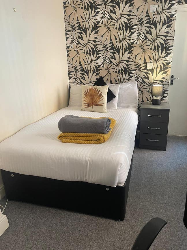 Large Private Room with Ensuite Main Photo