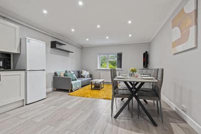 New Furnished 1 Bed Apartment 🔥 (close to M6) Main Photo