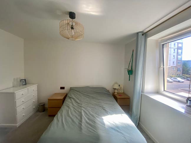 Double room available in Leith Main Photo