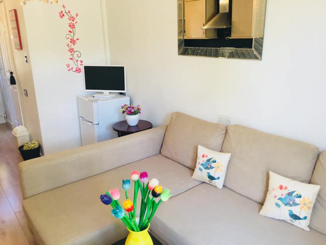 Furnished Studio Headington (Utilities Incl) Main Photo
