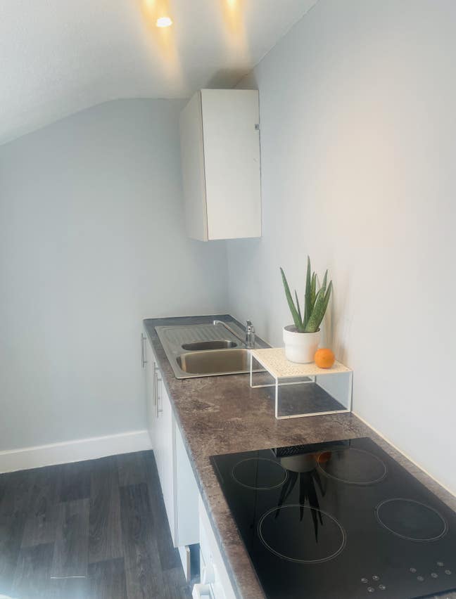 First Floor flat Available To Include Bills Main Photo