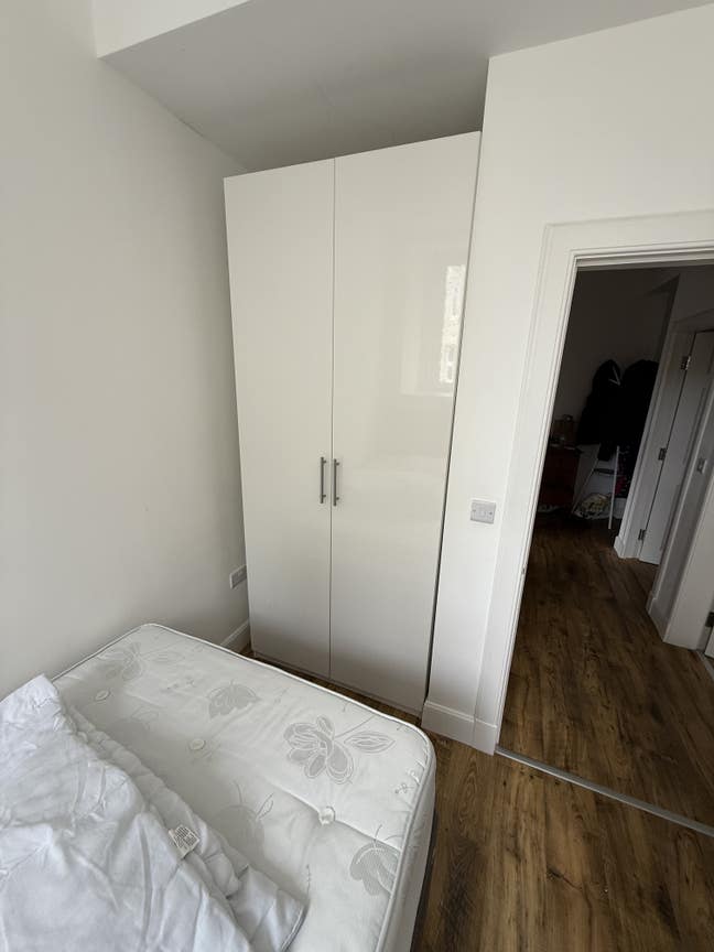 Double room available long term in Leith Main Photo