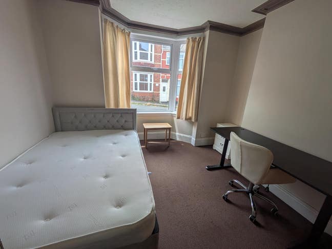 One room to rent in 5 bed house by city centre  Main Photo