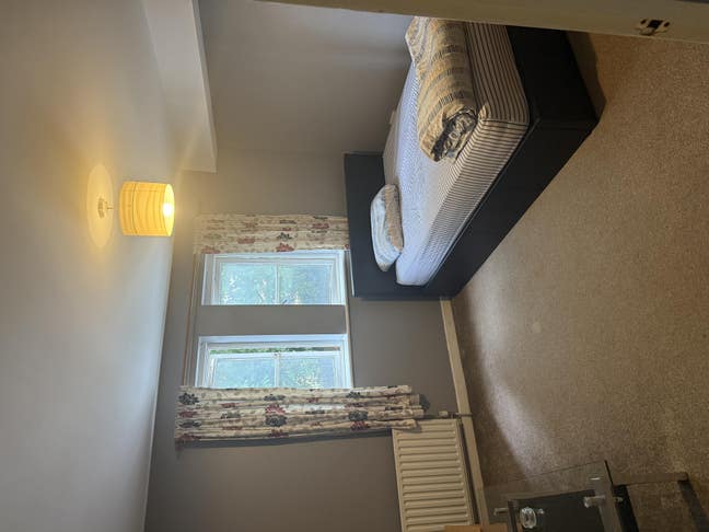 1 large double bedroom Main Photo