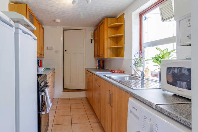 Room Available! 41 Marle Hill Prd - Takeover Asap Main Photo