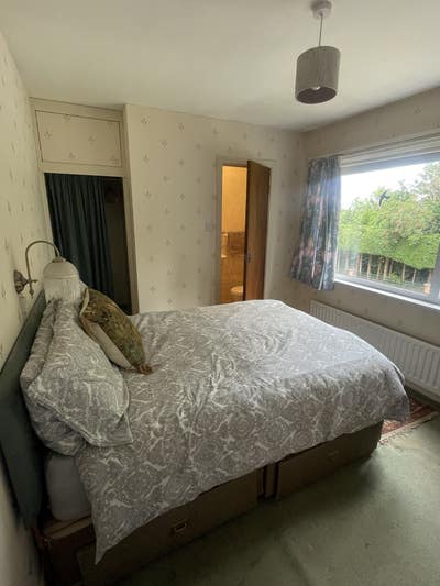 Double ensuite room, 20 minutes from city centre  Main Photo