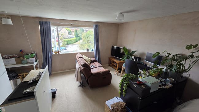Modern Bedsit – Bills Included – Fully Furnished Main Photo