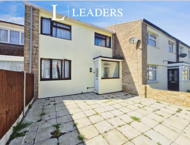 Double Room Available- Basildon (The Willows) Main Photo