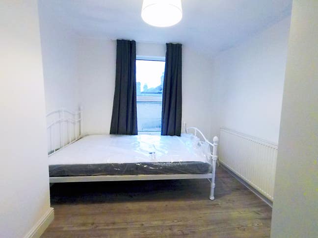 Double room in tidy house, 3mins wood green Stn Main Photo