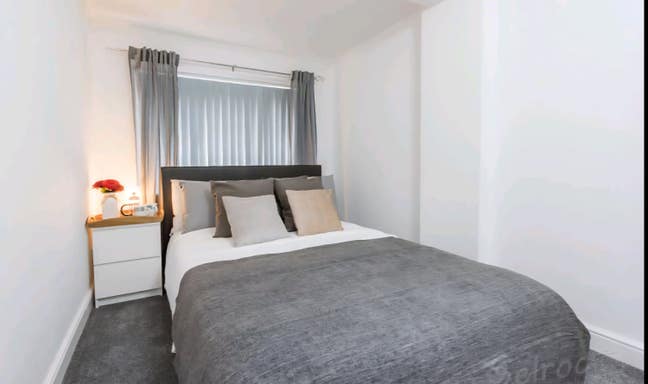 Large Double room close to Town centre Main Photo