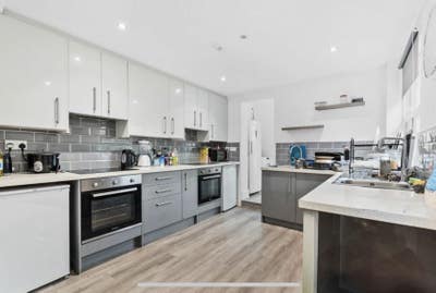 En-Suite Room Available Now - Main Photo