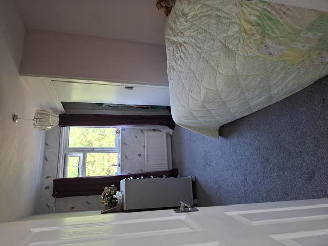 Small double room for rent  Main Photo
