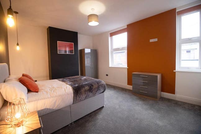 ** Large Modern Room City Centre -No Bills To Pay! Main Photo