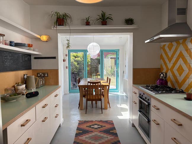 Shared house on the park. Large double room Main Photo