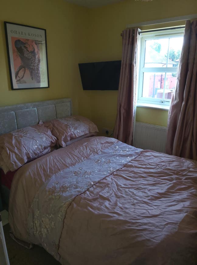 Lovely double room close to town Main Photo