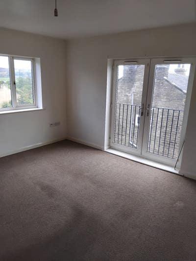 19 regency gardens available  HX2 Main Photo