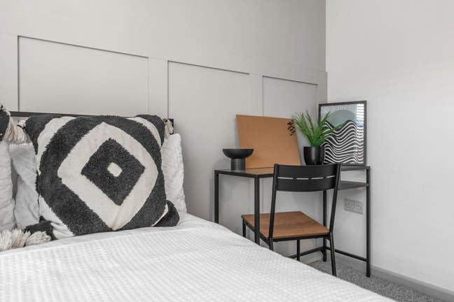 Newly renovated bungalow double rooms for Students Main Photo