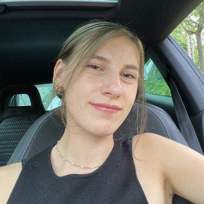 26 yo professionnal woman looking for a flat  Main Photo