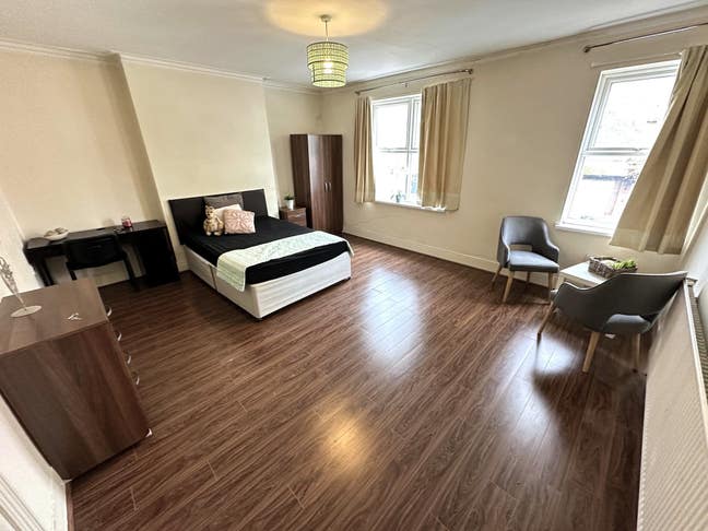 Professional Houseshare Main Photo