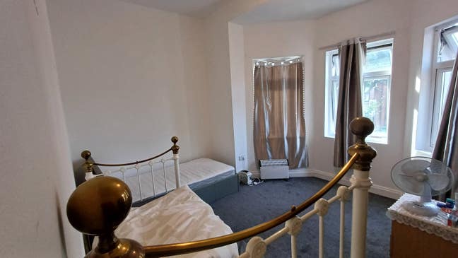 One bedspace available in a double sharing room Main Photo