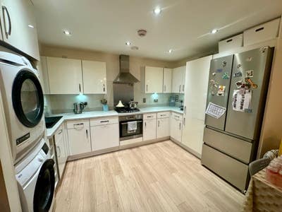 2 bedroom flat with 2 bathrooms cosy and clean Main Photo