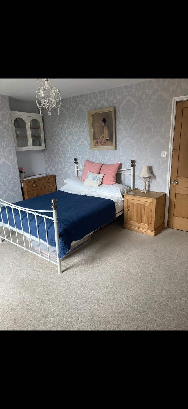 Large Double room on a great street! Main Photo