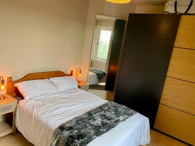 Sunny Bedroom for a Dog Lover! Including Bills! Main Photo