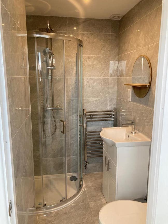 Lux Ensuite in a Newly Renovated Quiet House Main Photo