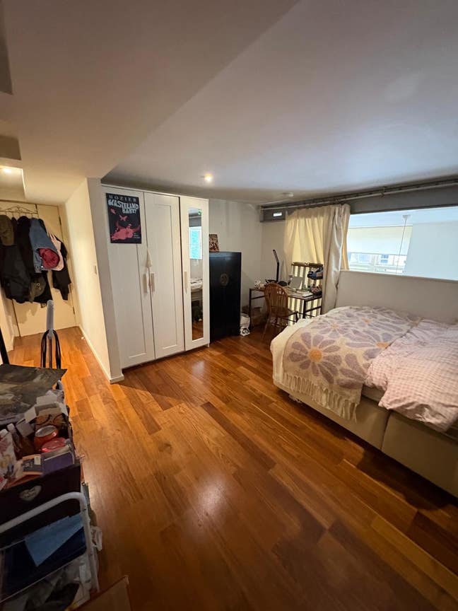 Bright Room in Stepney Green Main Photo