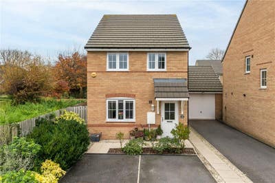 Lovely 3 Bed Detached House  Main Photo