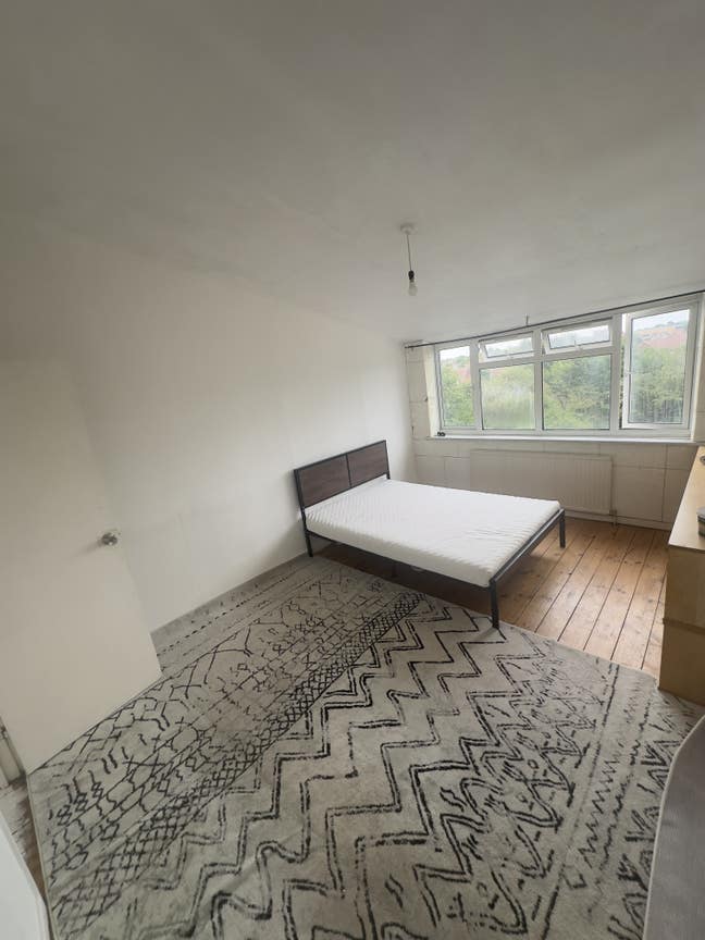 Large double room available Main Photo