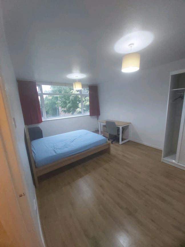 3 room to let in a 3 bed flat Main Photo