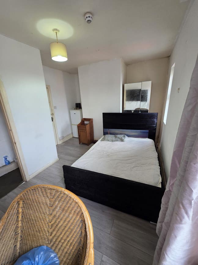 Double Room to rent above pub with en-suite Main Photo