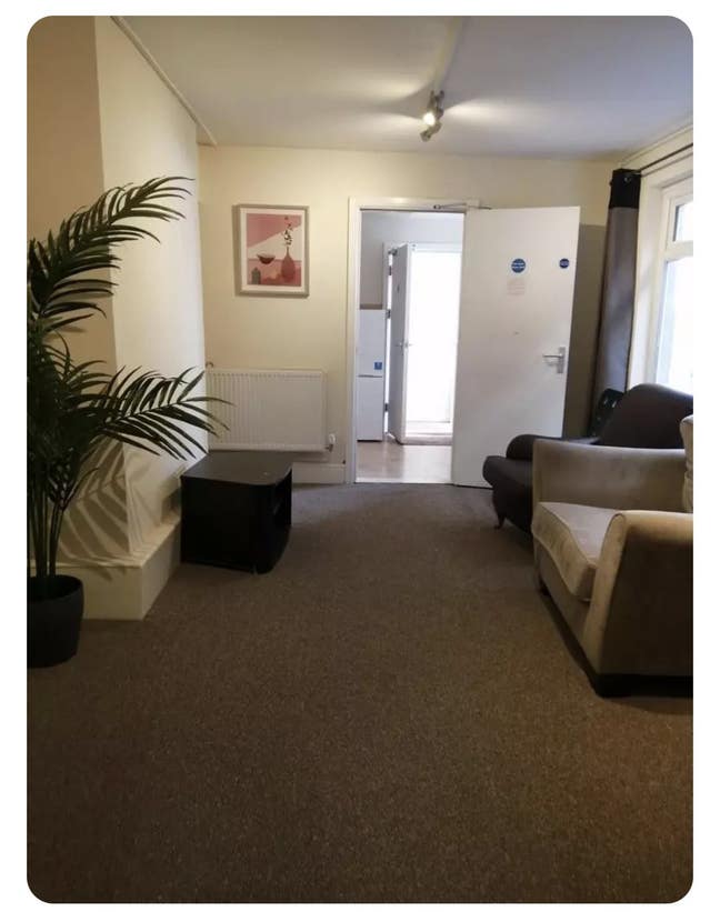 2 bed flat on very popular road  Main Photo