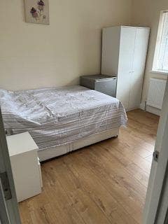 Large Double Furnished Bedroom Main Photo