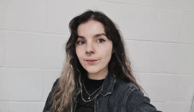 I am a professional female aged 31. I am look... Main Photo