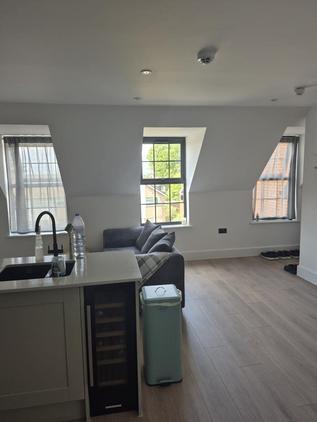 Double bedroom with own bathroom in luxurious flat Main Photo