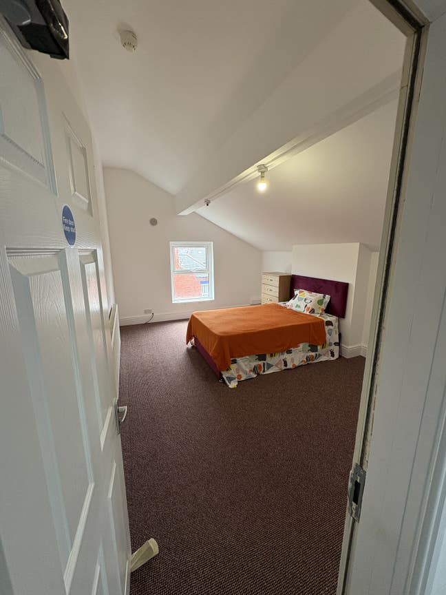 Delightful Refurbished Room  Main Photo