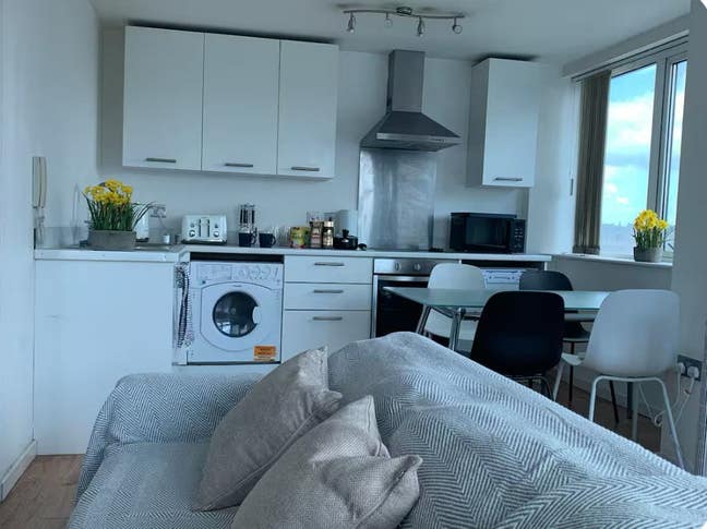 Cosy Modern City Centre Apartment with Great WiFi Main Photo
