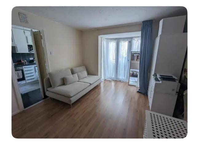  Private  Double  Room  - “all FEMALE “flat share. Main Photo