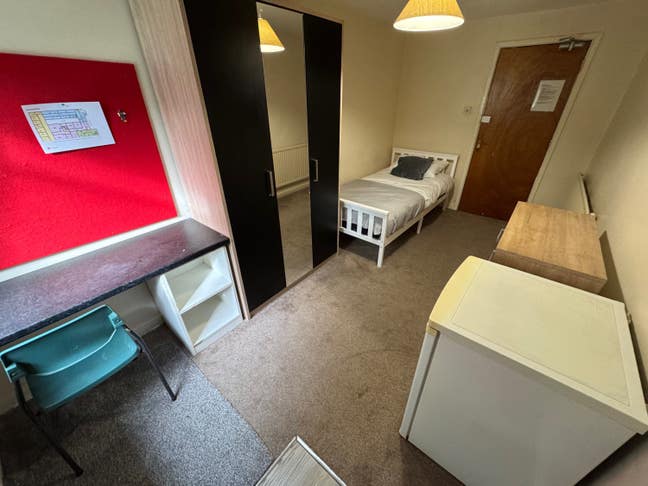 Single Furnished Room Main Photo