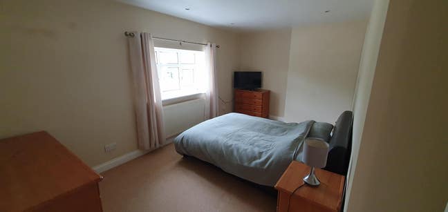 1x double room with a double bed Monday to Friday  Main Photo