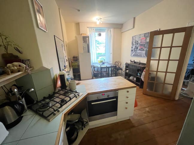 Double Room in Large 2 bedroom flat Main Photo